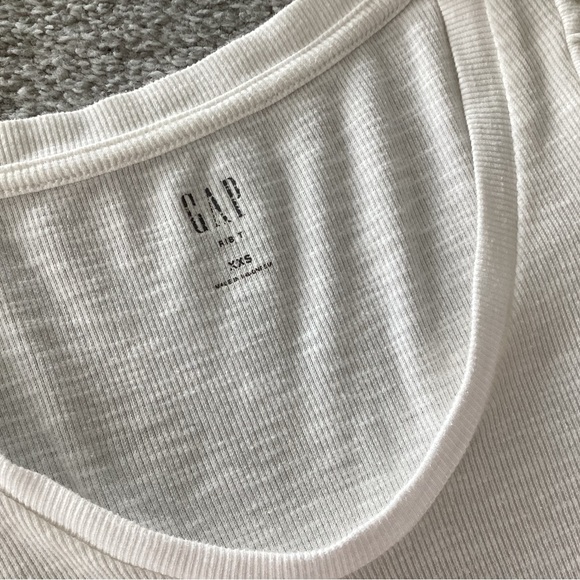 Gap Essential Rib Flutter Sleeve T-Shirt - Picture 4 of 6